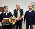 Bild: tra
Bürgermeister Hans Ram (rechts) mit dem neuen Ortsheimatpfleger Hans Weiß und dessen Vorgängerin Isabel Lautenschlager.
