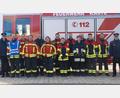 Bild: cvl
Kreisbrandmeister Alois Schindler, die Kommandanten Christoph Dumler, Tobias Rodler, Dominik Kugler (von links), Hans Birkner und Alexander Pühl (von rechts) gratulierten (ab Fünfter von links) Jonas Hautmann, Ann-Kathrin Kugler, Jonas Zeitlmann, Sabrina Murr, Dominik Schiml, Jonas Gailer, Josef Schraml und Florian Schiml.