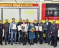 Bild: rgr
Feuerwehr-Vorstand Robert Kraus (rechts) bedankte sich beim Kameradschaftsabend bei den Kameraden mit langjährigen Dienstzeiten und besonders bei seinem Vorgänger Alexander Richter (links).