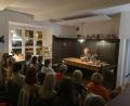 Bild: Karin Wilnauer/exb
Eva Lohmann liest im Buchcafé aus ihrem neuen Buch "Das leise Platzen unserer Träume".