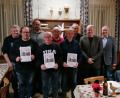Bild: sc
Die Stadt- und Einsatzstellenmeister des Jahres 2023: (von links) Wolfgang Burger, Martin Dotzler, Hans Pirner, Alfred Heinz, Werner Troidl, Georg Eichenseer jun., Ludwig Maul, Landrat Richard Reisinger, Walter Schlenk.