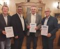 Bild: Metall-Innung Nordoberpfalz/exb
Innungsobermeister Dieter Hagn (Zweiter von links) verabschiedet die langjährigen Vorstandsmitglieder Christian Baumann (links), Wilhelm Forster und Anton Korsche (von rechts).