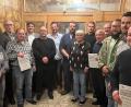 Bild: rgr
Der Fischereiverein Grafenwöhr hat viele treue Mitlieder. Diese wurden jetzt ausgezeichnet. Mit im Bild ist auch Ehrenmitglied Peter Thometzki (links).