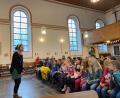 Bild: Evangelisches Pfarramt Tirschenreuth/exb
35 Mädchen und Buben erlebten einen Kinderbibeltag der besonderen Art in der Erlöserkirche in Tirschenreuth.