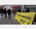 Bild: Kunz
Amnesty International, "Weiden ist bunt" und das "Magisches Projekt" demonstrieren zum Tag der Menschenrechte auf dem Macerata-Platz in Weiden.