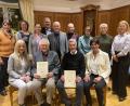 Bild: BLLV-Kreisverband Tirschenreuth-Waldsassen/exb
Ehrungen standen im Mittelpunkt einer BLLV-Kreisversammlung. Vorne von links Vorsitzende Sabine Graser, Ottomar Höfer, Horst Michl und Ursula Schroll. Hinten von links Ulrike Remold, Simone Wolff-Köstler, Kerstin Münchmeier, Wilhelm Trisl, Josef Daubenmerkl, Arthur Ascherl, Monika Beier, Petra Raithel und Karin Gleißner.