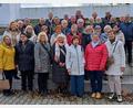 Bild: u
60 Jahre nach ihrer Einschulung kommen die Angehörigen des Jahrgangs 1956/57 zu einem Klassentreffen zusammen. Organisiert haben es Anita Ritz (vorn, Zweiter von rechts), Günter Heidl (dritte Reihe, rechts) und Brigitte Schwarz.