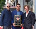 Bild: Jordan Strauss/Invision/AP/dpa
Filmregisseur Sean Durkin (l-r), Zac Efron und Schauspieler Jeremy Allen White nehmen an der Zeremonie teil.