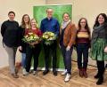 Bild: Laura Weber
Merten Niebelschütz führt weiter den Bezirksverband der Grünen als Co-Vorsitzender mit dem Vorstandsteam (von links) Madeleine Schneider, Theresa Eberlein, Hannah Quaas, Tina Winklmann, Anne Droste und Nicole Brock.