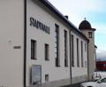 Bild: pz
Mit der Stadthalle Waldsassen (Bild) an der Egerer Straße hat Organisator Thomas Bauer aus Weiden eine ideale Ausweichmöglichkeit für sein Clones of Rock-Festival am Samstag gefunden, nachdem die Mehrzweckhalle in Weiden saniert wird und nicht zur Verfügung steht.