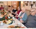 Bild: no
Die Senioren nahmen an festlich gedeckten Tischen im evangelischen Gemeindehaus Platz und stimmten bei weihnachtlichen Liedern ein.