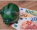Symbolbild: Patrick Pleul/dpa-Zentralbild/dpa/Illustration
Die Koalition musste nach dem Haushaltsurteil des Bundesverfassungsgerichts Milliarden zusammenkratzen, um Löcher zu stopfen.