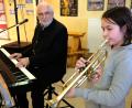 Bild: do
Hubert Haberberger gestaltet die Adventsfeier musikalisch. Der neunjährige Xaver Dippl begeistere mit einem Solobeitrag
