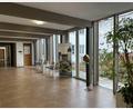 Bild: Stefanie Gradl
Damit das großzügige Foyer im Vilsecker Rathaus erhalten bleibt und weiter für Ausstellungen und Veranstaltungen genutzt werden kann, beschließt der Stadtrat, den Aufzug im Innenhof zu bauen.