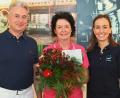 Bild: gf
Dr. Reinhold Angermann (links) und Dr. Christina Rechl (rechts) zeichnen Anita Kölbel-Sterk aus.