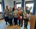 Bild: Kaplan Mathias Strätz/exb
Ehrungen standen beim Frauenbund Hl. Dreifaltigkeit Amberg auf der Tagesordnung: (vorne von links): Anneliese Schulz, Elisabeth Mosner, Johanna Meier und Ingrid Ederer. Hinten von links: Kerstin Aufschneider, Pfarrer Josef Irlbacher und Ursula Peichl.