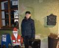 Bild: u
Zum 21. Mal laden die Trachtler und der Gewerbeverband heuer vom 1. bis 23. Dezember zum Lebendigen Adventskalenders ein. Einer ist vom ersten Tag an dabei und hat noch an keinem einzigen Abend gefehlt: Alfred Härtl. Wie alle Jahre ist er für das Funktionieren der Technik und die Moderation der Veranstaltungen zuständig.