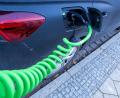 Bild: Jens Büttner /dpa
Die Förderung von Elektroautos läuft aus.