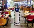 Symbolbild: Henning Kaiser/dpa
Maschine statt Mensch: Roboter helfen in Restaurants beim Servieren.