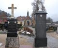 Bild: pop
Das Mehrfachgrab und im Hintergrund das Leichenhaus gehören dem Markt Schmidmühlen.