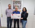 Bild: IG Metall Amberg/exb
700 Euro erhielt die Amberger Tafel. Von links: Udo Fechtner, Bernhard Saurenbach, Sabrina Feige.