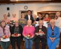 Bild: gi
Im Mittelpunkt der Weihnachtsfeier der Wassergymnastik im Gasthaus Bodensteiner in Moosbach standen Ehrungen für 35, 25, 20, 15 und 10 Jahre. Dazu gratulieren die Leiterin Lotte Hofmann (vorne, rechts) sowie BRK-Kreisgeschäftsführer Sandro Galitzdörfer und Tanja Gorisch.