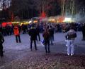 Bild: Josef Glas
Beim zweiten Tännesberger Weihnachtszauber drängen sich die Besucher wieder rund um den Vorplatz des Geologischen Lehrpfads.
