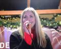 Bild: Kunz
Anna Schön singt am Christkindlmarkt in Weiden.
