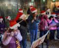 Bild: fks
Nicht nur erfahrene Spielleute waren dieses Jahr dabei, einige junge Mädchen spielten am dritten Advent ihr erstes Konzert mit dem Spielmannszug.