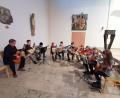 Bild: Kreismusikschule Tirschenreuth/exb
Ein Gitarrenensemble beim vorweihnachtliches Singen und Musizieren in Waldsassen.