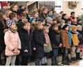 Bild: mma
Frisch und fröhlich singt sich der Kinderchor der Grundschule Gebenbach in die Herzen der Zuhörer.