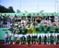 Archivbild: Tom Weller/dpa
Dennis Lippert (vordere Reihe Dritter von links) feiert im August mit seinen Teamkollegen des FC Homburg den Sieg über den Erstligisten Darmstadt 98 in der ersten DFB-Pokal-Hauptrunde. Lippert spielt seit dieser Saison beim Regionalligisten aus dem Saarland.