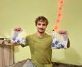 Bild: Roman Pyatkovka/exb
Die Aktion Frontfotografen wird jetzt auch durch eine Spende aus dem Kunstkasten unterstützt.