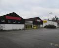 Bild: fg
Der Rewe-Markt hat über Jahrzehnte hinweg zum Hirschauer Stadtbild gehört. Demnächst wird es abgerissen. An seine Stelle rückt der Netto-Markt, der derzeit noch rechts dahinter steht.