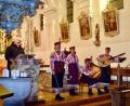 Bild: Enrico März/exb
Ein beeindruckendes Konzert geben die vier ukrainischen Profimusikerinnen der Gruppe "Dyvostruny" in der Luher Pfarrkirche. Die Besucher danken mit stehendem Applaus.