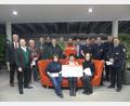 Bild: rn
Wolfgang Busch und Gerhard Hösl bereiten Vereinen im westlichen Landkreis Neustadt/WN bei einer Spenden-Gala eine Weihnachtsüberraschung.