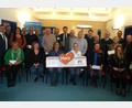 Bild: Volksbank Bärnau/exb
Die Volksbank Raiffeisenbank Nordoberpfalz in Bärnau übergab kürzlich eine Spende in Höhe von 7750 Euro aus der Aktion Gewinnsparen an 24 Vereine. Im Bild: Zweigstellenleiter Günter Zwerenz (links), die Vertreter der Vereine sowie der neue Regionalmarktleiter für Bärnau Tilo Scharnagl (Mitte, mit Krawatte).
