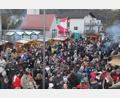 Bild: soj
Mehrere hundert Besucher waren am Sonntagabend beim Weihnachtsmarkt bei der Verlosung dabei.