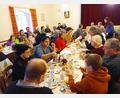 Bild: fpoz/exb
Die Gläubigen genossen nach dem Gottesdienst ein Frühstück im Katholischen Jugendheim.