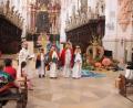 Bild: Monika Demmer/exb
i der Erntedankfeier in der Basilika Waldsassen tauchten plötzlich Sternsinger auf. Das hatte einen besonderen Grund.