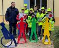 Bild: Hans Walter/exb
Nach der Ausbildung durch Polizeihauptmeister Paul Zawal sichern Marcel Roos, Nico Georg, Benjamin Erthner, Timo Nagel, Emilia Krüger und Joanna Zintl den Übergang in der Wollauer Straße.