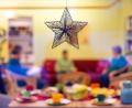Bild: Michael Reichel
Trauer braucht Zeit und die richtige Ansprache. Ehrenamtliche Trauerbegleiter beim Ambulanten Hospizdienst Weiden-Neustadt des Malteser Hilfsdienstes wissen um die Fettnäpfchen im Umgang mit Trauernden. Gerade zur Weihnachtszeit bricht mancher Schmerz wieder auf.