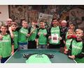 Bild: gel
Die Tischtennis-Jungs der Amberger Dreifaltigkeits-Mittelschule beschenkten nicht nur sich selbst, sondern auch ihre Schule mit Rektor Udo Leitz mit dem Titel eines Oberpfalzmeisters (von links): Christian Berze (7a), Dennis Krausch (7a), Lehrer Thomas Gebele, Alexander Ziebert (7a), Dominik Kraus, Arda Kilic, Rus Firas (alle 9a), Rektor Udo Leitz, Alan Duman (9a).
Gleb Maas, Christian Ulrich (7a)