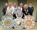 Bild: Reinhold Brandl /exb
Nach der Siegerehrung: (von links) Gauschützenmeister Werner Wendl, Schützenkönig Josef Schmauser, 1. Schützenmeister Martin Partsch, Jugendkönig Mika Weidinger, Bürgermeister Michael Göth, Liesel Christine Weidinger sowie 2. Schützenmeister und 1. Ritter Markus Rupprecht.