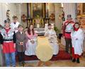 Bild: gi
Die Ministranten der Expositur Etzgersrieth führen bereits vor Weihnachten ein Krippenspiel in der Kirche St. Georg unter der Leitung von Jutta Steinhilber auf und ernten viel Beifall.