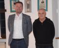 Bild: bö
Als neuen Feldgeschworenen der Marktgemeinde Hohenburg vereidigt Bürgermeister Florian Junkes (links) Klaus Falk.
