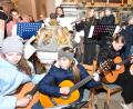 Bild: no
Die Querflöten- und Gitarrenspielerinnen von Illbirgis Klimperkiste zeigten bei den Beiträgen ihre musikalischen Fähigkeiten.
