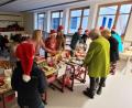 Bild: Andreas Fröhlich/exb
Der Erlös des Weihnachtsmarkts am Nabburger Gymnasium dient einem guten Zweck.