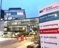 Archivbild: Gabi Schönberger
Die Gesellschafter der Kliniken Nordoberpfalz AG unterstützen mit rund 52 Millionen Euro den Klinikverbund. Die unterzeichnete Finanzierungsvereinbarung ist auch an die Umstrukturierungspläne der Krankenhäuser geknüpft.