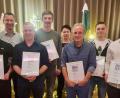Bild: Martina Weiß/exb
Bei der Ehrung anwesend waren (von links) Thomas Hufnagel, Geschäftsführer Markus Weiß, Alexander Ries, Tobias Staufer, Alexandra Wiesmeth, Peter Dürr, Michael Götz und Tobias Lehmeier.